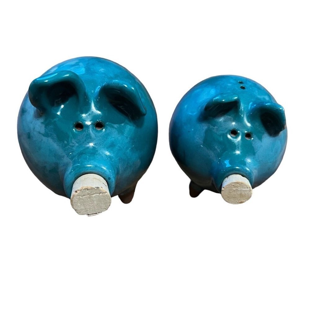 GT Morgan Pottery 2 Salt And Pepper Pigs Clay‎ Bottom Signed Denver Co